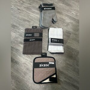 Ziczac Kitchen Set - Gray, Brown & White NWT